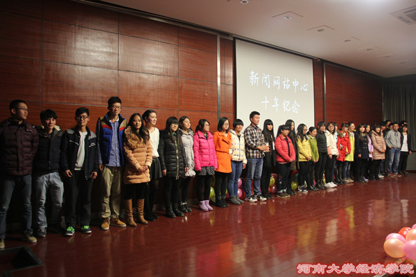 网站工作人员合影.jpg