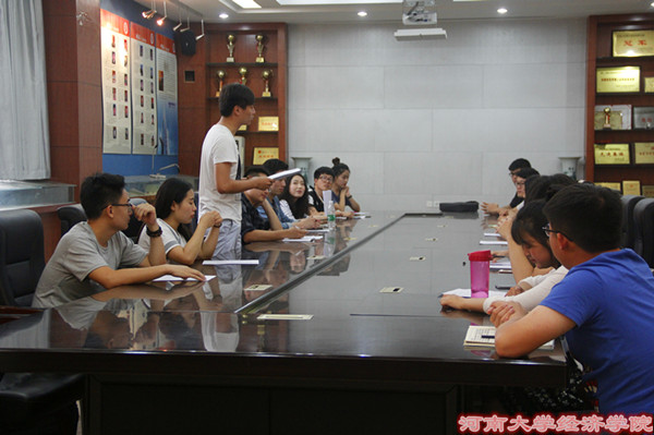 员工会主席王志鹏发表讲话